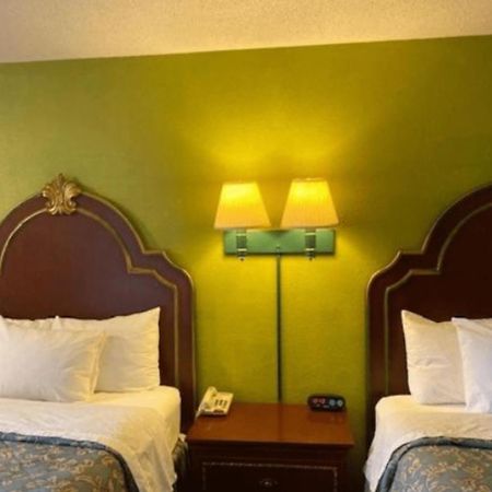 Travelodge By Wyndham Sellersburg Exterior foto
