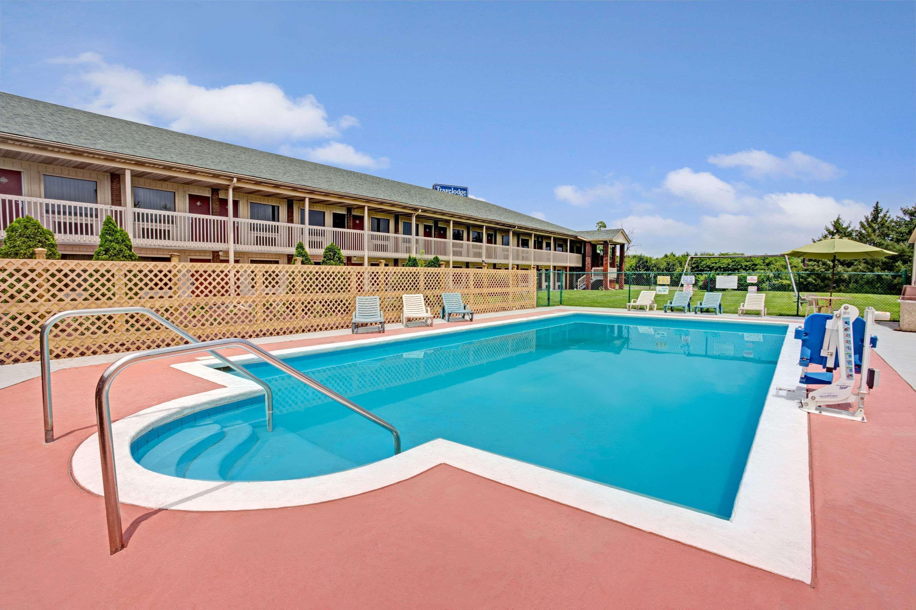 Travelodge By Wyndham Sellersburg Exterior foto